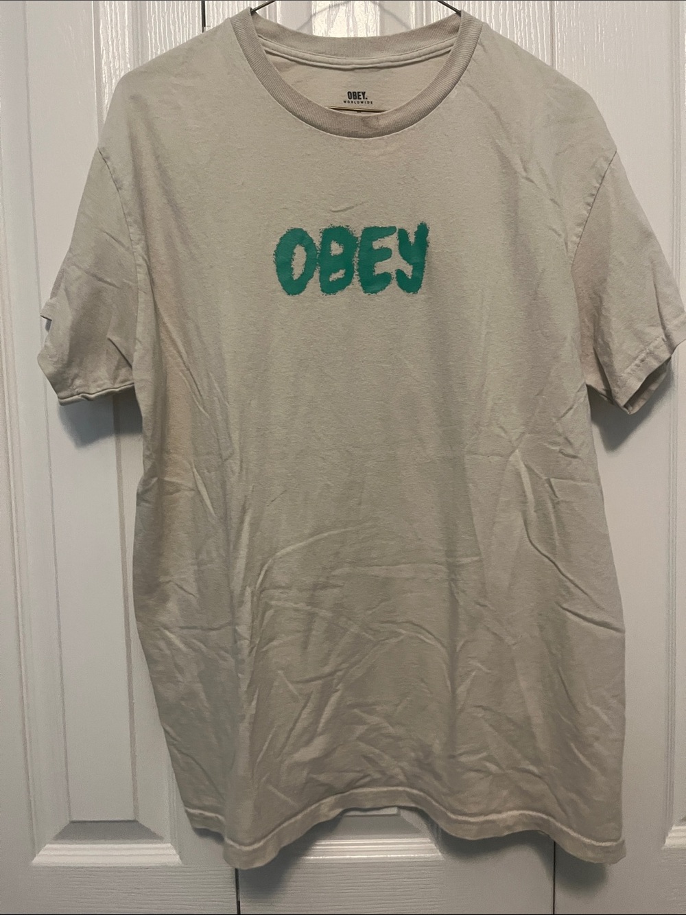 🏖️ End of summer clearance Obey Graphic tee. Size medium